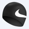 New Nike badehætte - Big Swoosh - Sort/hvid
