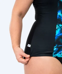 Watery badedragt plus size til damer m. blomster - Vale - Sort/blå
