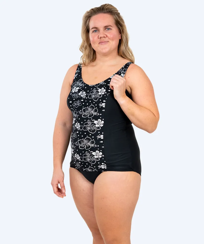 Discount Watery badedragt plus size til damer m. blomster - Vale - Sort/hvid