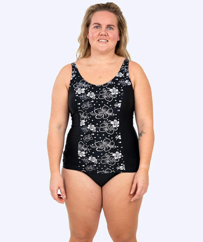 Discount Watery badedragt plus size til damer m. blomster - Vale - Sort/hvid