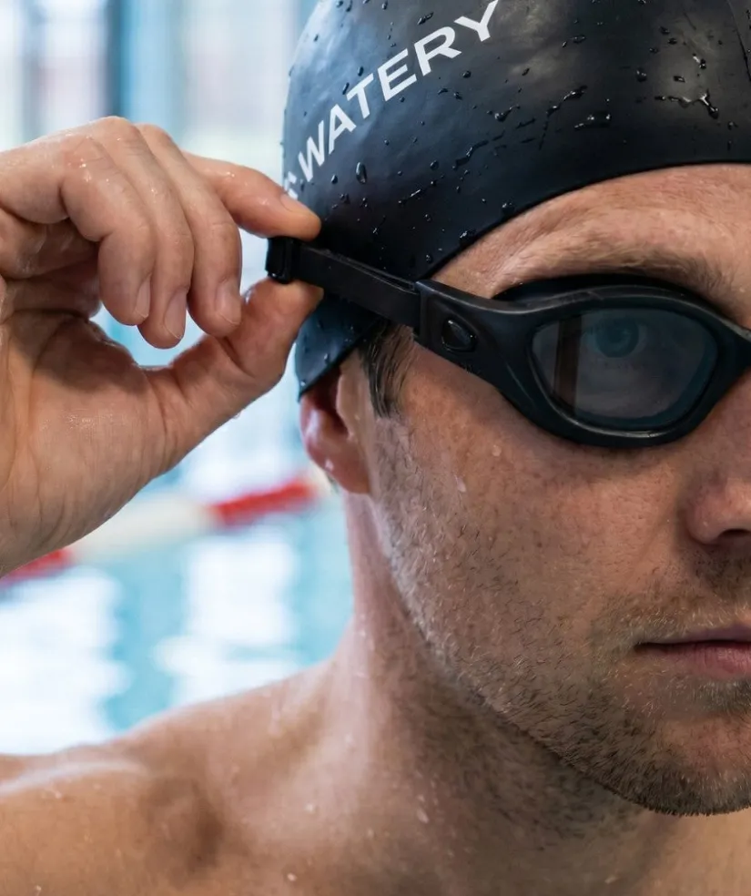 Online Watery motions svømmebriller - Clyde Active - Sort (Smoke linse)