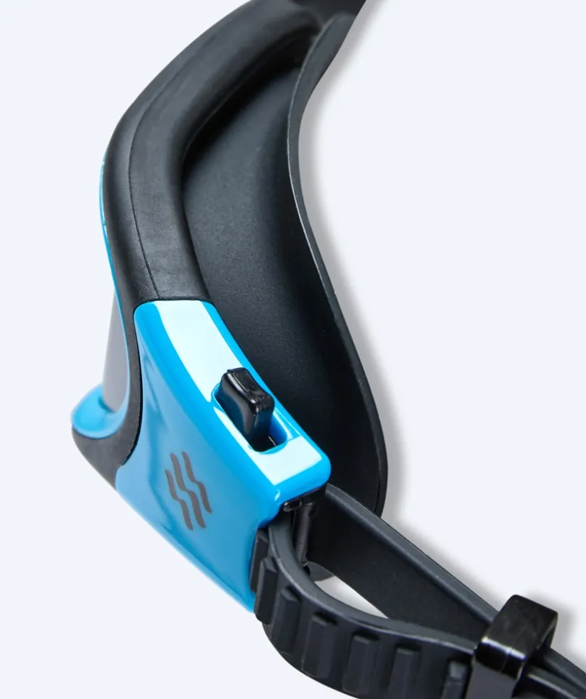 New Watery motions svømmebriller - Raven Active - Sort/blå 1.0