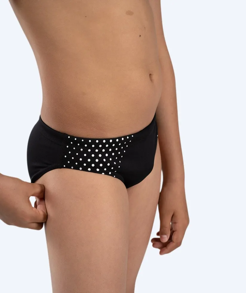 Online Watery trekantede badebukser til drenge - Budgie Eco - Black Sporty
