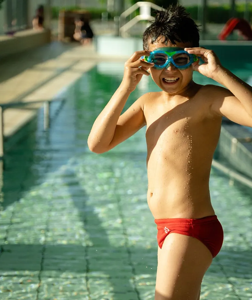 Hot Watery trekantede badebukser til drenge - Budgie Eco - Red Sporty