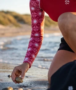 Hot Watery UV-trøje til damer - Aiko Langærmet Rashguard - Pink/mørkerød